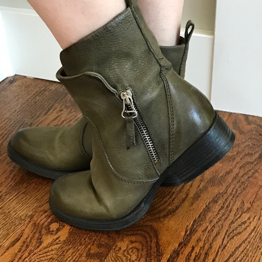 Miz Mooz ‘Nimble’ boots in ‘Army’ color